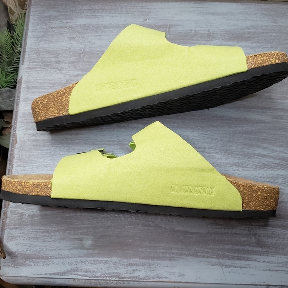 Birkenstock Lime Green Footbed Sandals. Women's size 8 or Men's size 6. (Sd206) - Picture 10 of 13